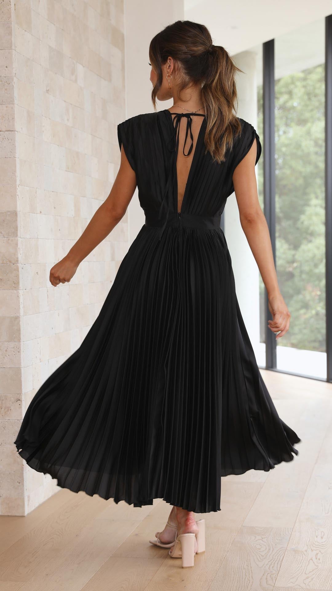Women's Pleated Maxi Dress