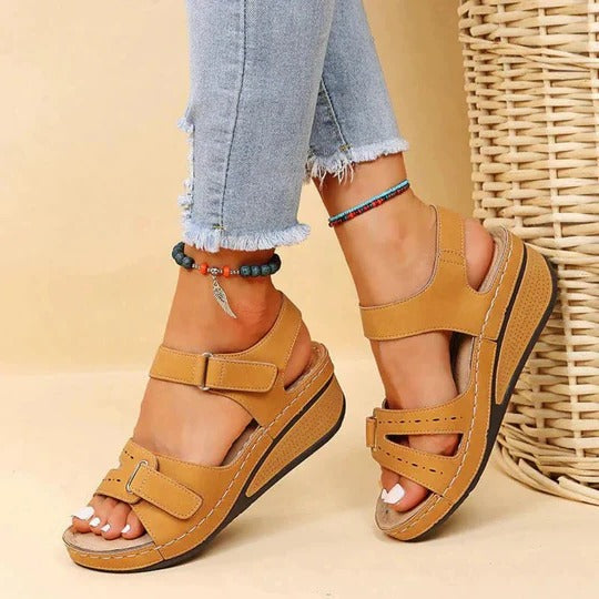 Women’s walking sandals adjustable straps