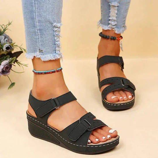 Women’s walking sandals adjustable straps