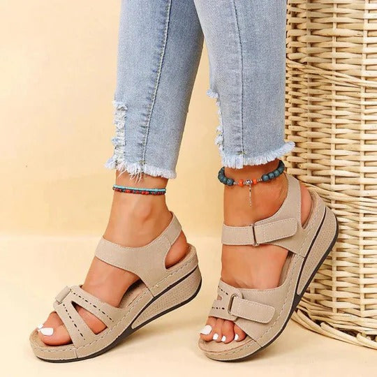 Women’s walking sandals adjustable straps